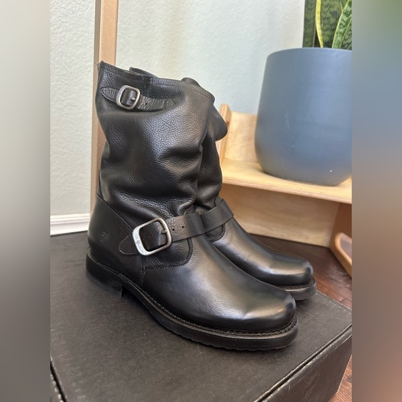 Frye | The Veronica Short Boot - Picture 5 of 10